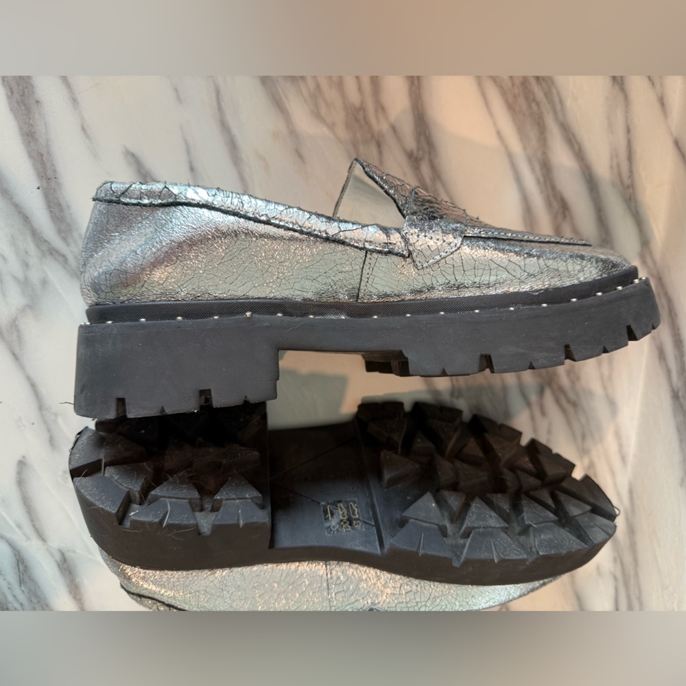 Schutz Christie Studs Crackled Leather - Picture 9 of 16